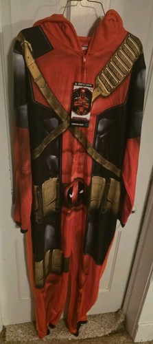 Nwt marvel deadpool hooded - marvel,